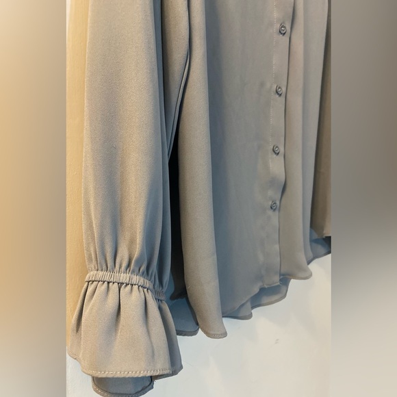 NWOT Beautiful Powder Slate Blue Blouse - Picture 2 of 15